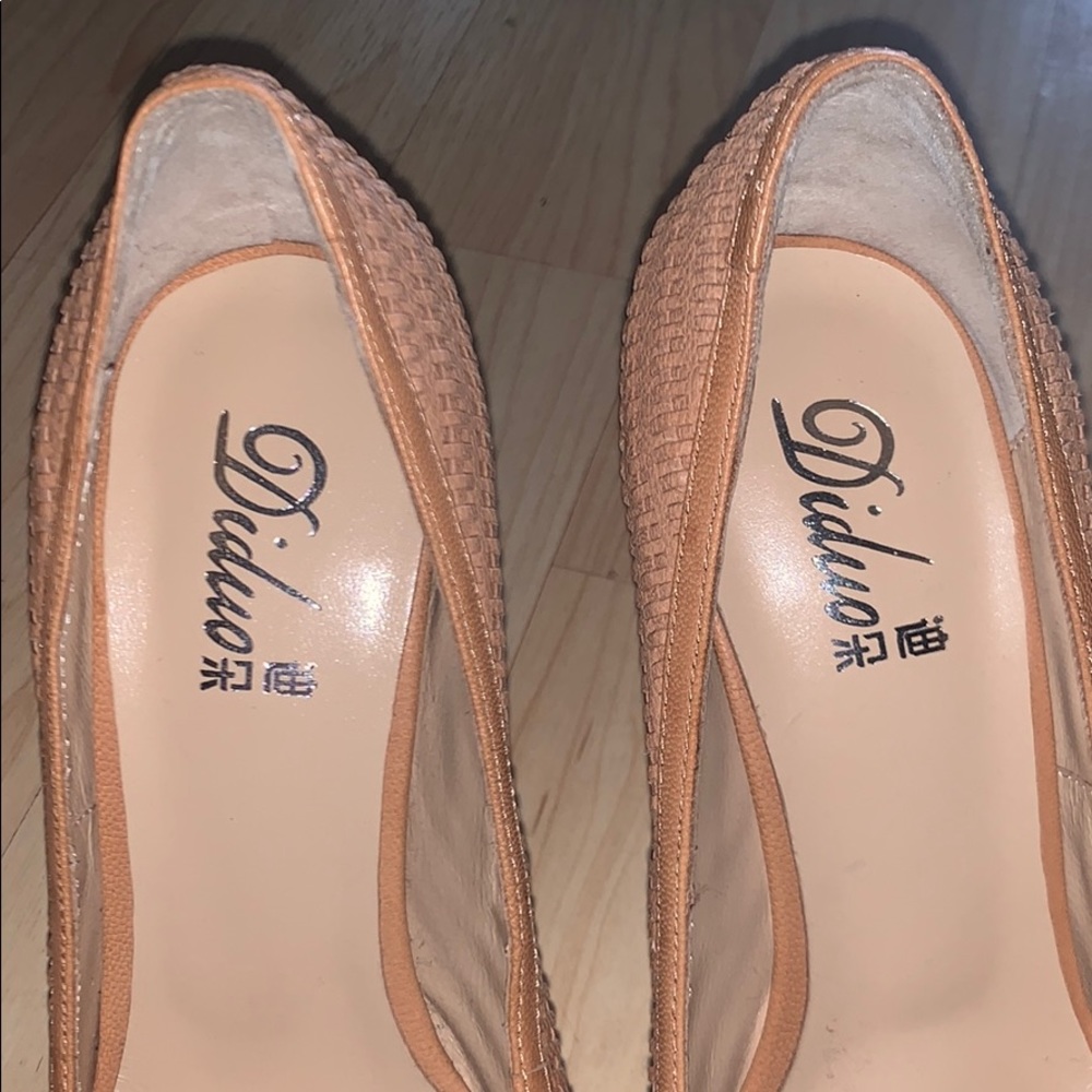 Shoes - Picture 4 of 7